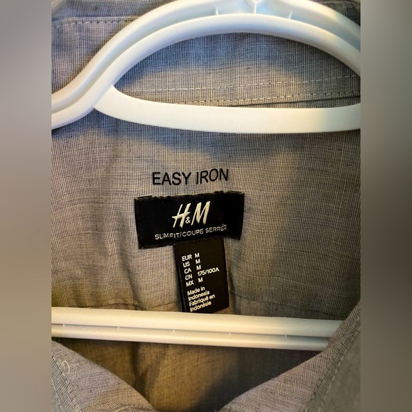 H&M easy iron slim fit button up shirt - Picture 2 of 3